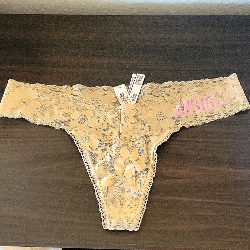 NEW Victoria's Secret Cream Lace Thong